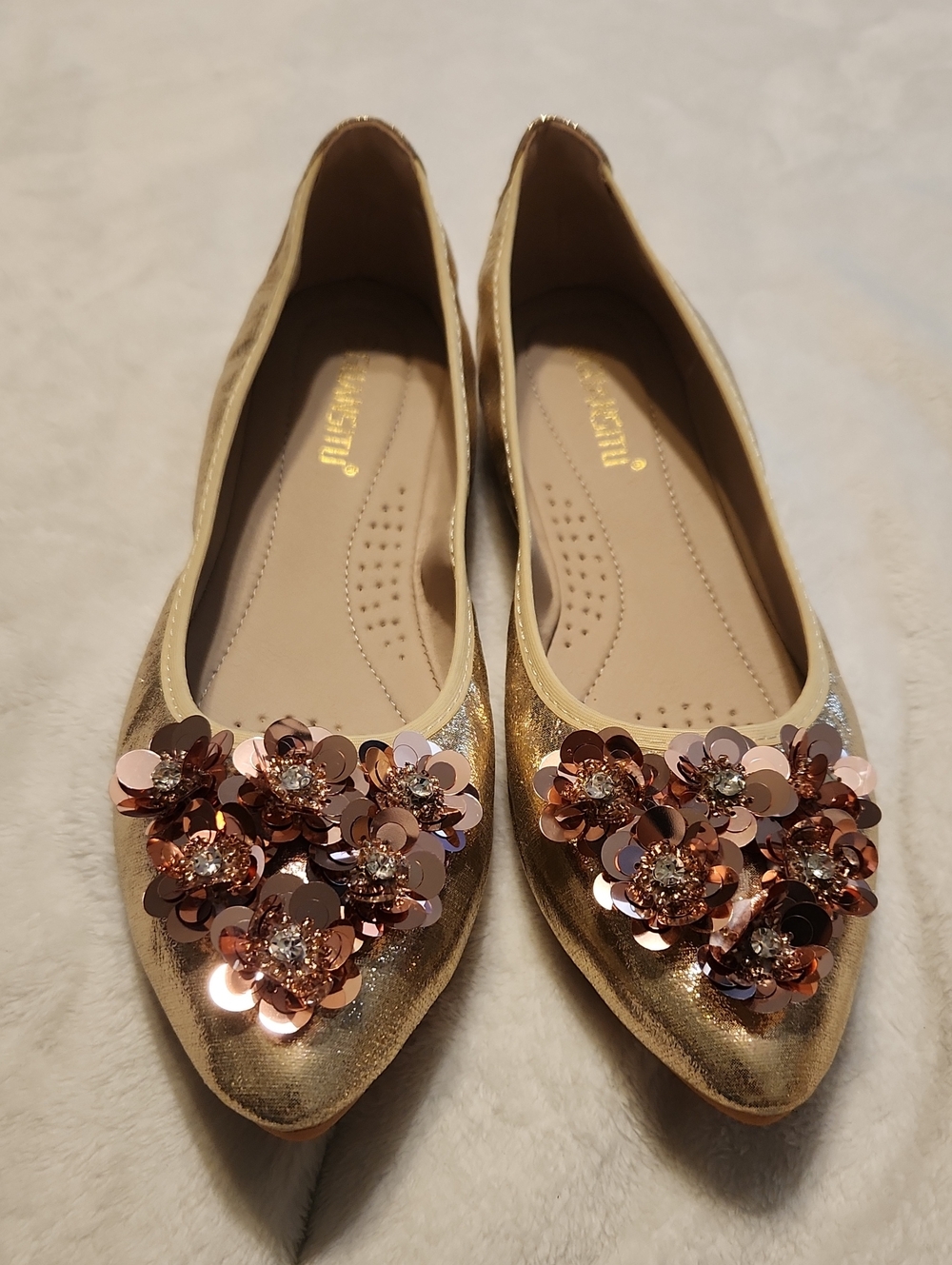 Guansitu Gold Metallic Pointed Flats With Rose Gold Embellishments Size 42/9.5